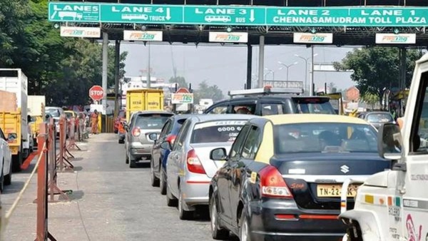 தமிழ்நாட்டில் திடீரென உயர்த்தப்பட்ட சுங்க கட்டணம்: பெட்ரோல் விலை உயர்வுக்கு மத்தியில் அதிர்ச்சி தமிழ்நாட்டில் திடீரென உயர்த்தப்பட்ட சுங்க கட்டணம்: பெட்ரோல் விலை உயர்வுக்கு மத்தியில் அதிர்ச்சி