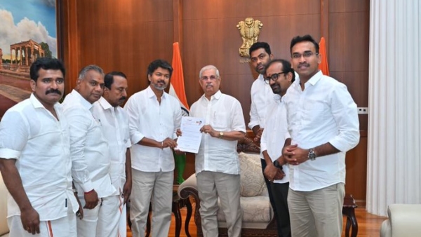 விஜய்க்கு பெரும்பான்மை இருக்கிறதா என்பதை ஆளுநர் தீர்மானிக்க முடியுமா? உச்சநீதிமன்ற தீர்ப்பே இருக்கு