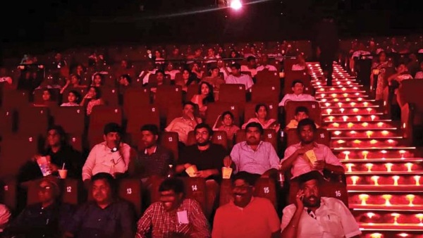இனி புது படங்களுக்கு 5 காட்சிகள்: முதலமைச்சர் விஜய்-இன் உத்தரவுக்கு பின்னால் இருக்கும் பெரிய பிஸ்னஸ் இனி புது படங்களுக்கு 5 காட்சிகள்: முதலமைச்சர் விஜய்-இன் உத்தரவுக்கு பின்னால் இருக்கும் பெரிய பிஸ்னஸ்