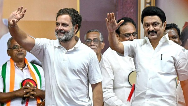 விஜய்க்கு கை கொடுத்த காங்கிரஸ்..!! ஆனாலும் கணக்கு இடிக்குதே..!! அடுத்து அதிமுகவில் பிளவா?
