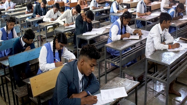 மூன்றாவது மொழிப்பாடம்: CBSE மாணவர்களுக்கு மத்திய அரசு மேஜர் அப்டேட்!! பெற்றோர்களே முதல்ல இத படிங்க!!