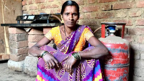 இனி வருஷத்துக்கு 4 சிலிண்டர் மட்டுமே கிடைக்கும்!! உஜ்வாலா திட்ட பயனாளிகளுக்கு அதிர்ச்சி தந்த அரசு!! இனி வருஷத்துக்கு 4 சிலிண்டர் மட்டுமே கிடைக்கும்!! உஜ்வாலா திட்ட பயனாளிகளுக்கு அதிர்ச்சி தந்த அரசு!!