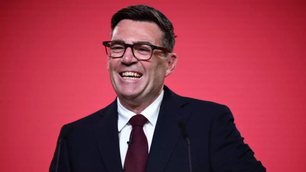 பிரிட்டனின் புது பிரதமர் Andy Burnham.. 403ல் 379 வாக்குகள் பெற்று சாதனை! பிரிட்டனின் புது பிரதமர் Andy Burnham.. 403ல் 379 வாக்குகள் பெற்று சாதனை!