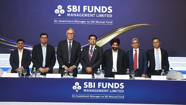 ஒரே நாளில் பல கோடிகளுக்கு அதிபதியான SBI ஊழியர்கள்..!! இது தான் கூரையை பிச்சுகிட்டு கொட்டுறதோ? ஒரே நாளில் பல கோடிகளுக்கு அதிபதியான SBI ஊழியர்கள்..!! இது தான் கூரையை பிச்சுகிட்டு கொட்டுறதோ?
