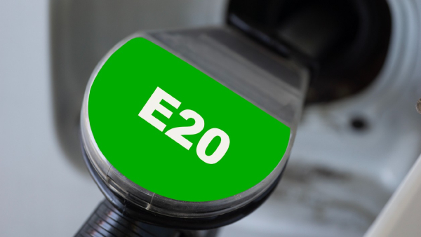 E20 பெட்ரோல்-ஐ விடுங்க.. புதுசா இன்னொரு பெட்ரோல் வருதாம்! மத்திய அரசின் புதிய திட்டம்! உங்க பர்ஸ்-க்கு வேட்டு!