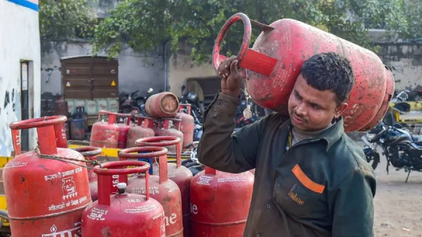 LPG கேஸ் சிலிண்டர்: இன்னும் 5 நாள் தான் டைம்.. மக்களே இத முடிக்கலனா சிலிண்டர் கிடைக்காது..!! LPG கேஸ் சிலிண்டர்: இன்னும் 5 நாள் தான் டைம்.. மக்களே இத முடிக்கலனா சிலிண்டர் கிடைக்காது..!!