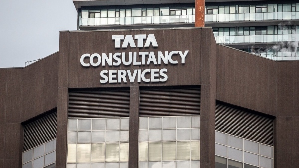 TCS நிறுவனமே இப்படி செய்யலாமா? அதிர்ச்சியில் ஐடி ஊழியர்கள்: இனி ஓடவும் முடியாது ஒளியவும் முடியாது!!