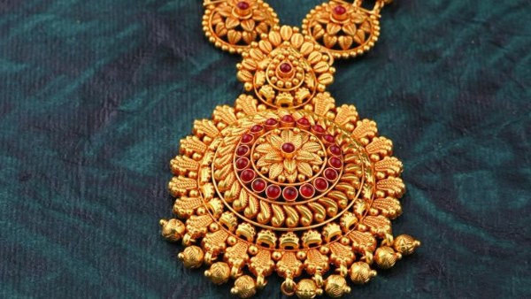 ஆசை காட்டி மோசம் செய்த தங்கம்: ஒரே நாளில் மாறிய தங்க சந்தை.. குழப்பத்தில் மக்கள்..