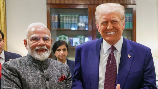 டிரம்பின் கையில் இந்தியாவுக்கு எதிரான பேராயுதம்..!! ஒரு கையெழுத்து போட்டா எல்லாமே போச்சு..!! டிரம்பின் கையில் இந்தியாவுக்கு எதிரான பேராயுதம்..!! ஒரு கையெழுத்து போட்டா எல்லாமே போச்சு..!!