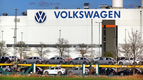 1 லட்சம் பேர் பணிநீக்கம்: Volkswagen நிறுவனத்தின் அறிவிப்பால் ஊழியர்கள் அதிர்ச்சி..!!