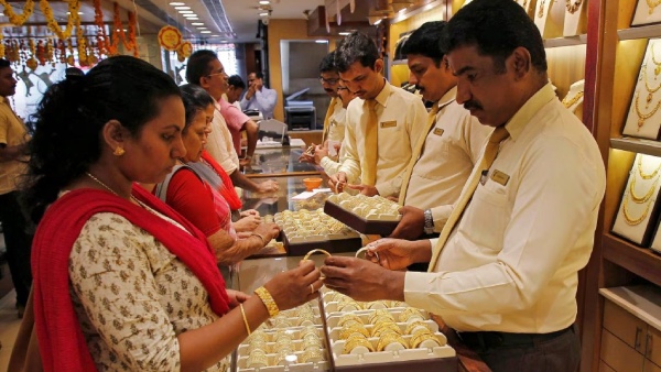 தங்கம் விலை 1.5 லட்சத்தைத் தொட்டது.. மக்கள் எடுத்த முக்கிய முடிவு.. நகை கடைக்காரர்களுக்கு இன்ப அதிர்ச்சி..!