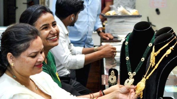தங்கம் விலை 1.5 லட்சத்தைத் தொட்டது.. மக்கள் எடுத்த முக்கிய முடிவு.. நகை கடைக்காரர்களுக்கு இன்ப அதிர்ச்சி..!