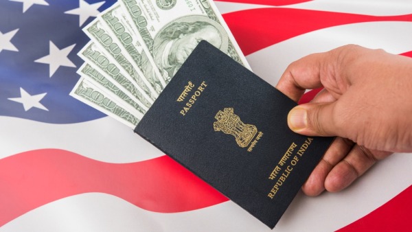 H1B விசா தொடர்ந்து இந்தியர்களுக்கு அடுத்த வேட்டு வைக்கும் அமெரிக்கா.. EB-5 விசா கட்டணம் 114% உயர்வு! 