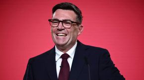 பிரிட்டனின் புது பிரதமர் Andy Burnham..  403ல் 379 வாக்குகள் பெற்று சாதனை!