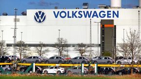 1 லட்சம் பேர் பணிநீக்கம்: Volkswagen நிறுவனத்தின் அறிவிப்பால் ஊழியர்கள் அதிர்ச்சி..!!