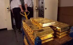 தங்க சந்தையில் நடந்த தலைகீழ் மாற்றம்!! பொட்டி பொட்டியாக வெளியே வரும் தங்கம்!!