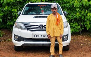 Fortuner காரில் வந்து தூய்மை பணி செய்யும் சேசப்பா..! சமூக வலைதளங்களில் டிரெண்டான தூய்மை பணியாளர்..!