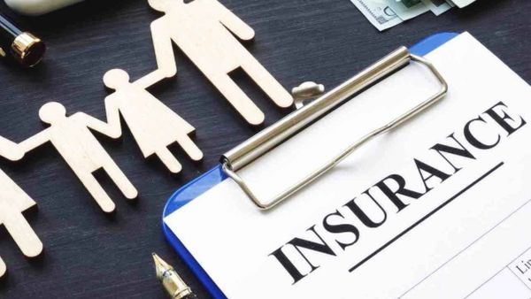 Insurance: గుడ్డిగా నమ్మి పాలసీ తీసుకునే పరిస్థితి లేదు..!