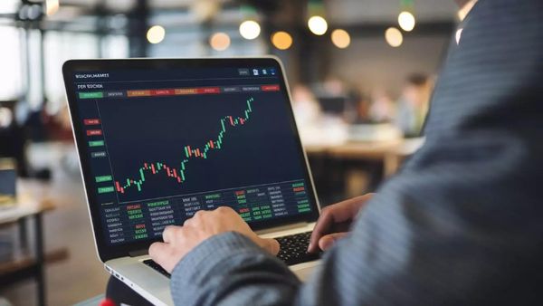 స్టాక్ మార్కెట్ అలర్ట్.. షేర్ మార్కెట్‌లో సోమవారం బజ్ అయ్యే స్టాక్స్ ఇవే.. ఓ లుక్కేసుకోండి..