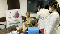 రమ్యకు థ్యాంక్స్: కోవిడ్ వ్యాక్సిన్ తొలి డోస్ అనంతరం నిర్మలా సీతారామన్