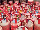 LPG cylinder price: పెట్రోల్, డీజిల్ ఊరట ఇచ్చిన భారంగా మారిన సిలిండర్ ధర