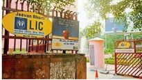  LIC IPO: పాపం LIC ఇన్వెస్టర్లు.. పడిపోతున్న షేర్ ధర.. ఏడాది ఆగినా  రేటు పెరగదా.. 