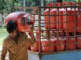 gas: నాలుగేళ్లలో భారీగా పెరిగిన వంట గ్యాస్ ధరలు.. అదే స్థాయిలో తగ్గిన ప్రభుత్వ సబ్సిడీ