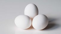 Eggs: కొండెక్కిన కోడిగుడ్డు ధర..  డజన్‍కు రూ.80