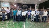IT News: ఉద్యోగులకు కార్లు గిఫ్ట్ ఇచ్చిన టెక్ కంపెనీ.. ఆశ్చర్యంలో ఉద్యోగులు.. 