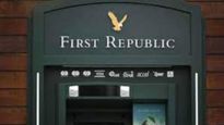 First Republic Bank: కుప్పకూలిన మరో యూఎస్ బ్యాంక్.. 70 శాతం క్షీణించిన స్టాక్ ధర 