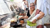 Sudha Murthy: కోట్లకు పడగలెత్తినప్పటికీ అదే సింప్లిసిటీ.. సుధా మూర్తిని చూసి చాలా నేర్చుకోవాలి..