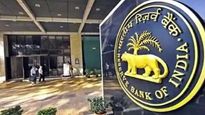 ప్రైవేట్ బ్యాంకులకు RBI గవర్నర్ హెచ్చరిక.. NPAల విషయంలో అలా చేయవద్దని సూచన