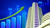 Stock Market: రోజంతా ఊగిసలాటల్లో సూచీలు.. చివరికి స్వల్ప లాభాలతో..