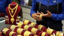 Gold Rates: లేటు చేస్తే రేటు పెరుగుతుంది.. గోల్డ్ షాపింగ్‌కి ఇదే రైట్ టైం.. 