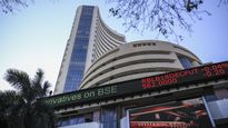 Stock Market: ఒత్తిడిలో చిత్తైన సూచీలు.. లాభాలు ఆవిరై ఫ్లాట్ ముగింపు.. కానీ ఆ రెండు.. 