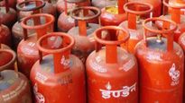 LPG Cylinder Price: శుభవార్త.. గ్యాస్ ధరలు తగ్గించిన చమురు కంపెనీలు.. ఎంతంటే..??
