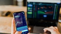 Stock Market: మార్కెట్లను కమ్మేసిన రేటింగ్ భయాలు.. నష్టాల్లో Sensex, Nifty..