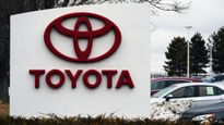 Toyota: భారీగా కార్లను వెనక్కి పిలిపించిన టయోటా మోటార్స్.. ఎందుకంటే.. 
