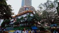 Stock Market: ఫ్లాట్‌గా ముగిసిన మార్కెట్లు.. కిందకు లాగిన ఐటీ స్టాక్స్.. 