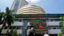 Stock Market: నష్టాల్లో ప్రారంభమైన Sensex, Nifty.. ఒత్తిళ్లలో గ్లోబల్ మార్కెట్లు.. 