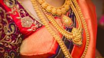 Gold: షాకింగ్ నిర్ణయం తీసుకున్న బంగారం.. సామాన్యుల ఇళ్లకు దూరంగా ధర ప్రయాణం..