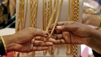 Gold Price Today: పసిడి ప్రియులకు శుభవార్త.. డాలర్ దెబ్బకు కింద పడిన గోల్డ్ ధర.. 
