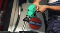 Petrol Prices: పెట్రో ధరలపై ఎన్నికల ఎఫెక్ట్.. భారీగా తగ్గిన చమురు ధరలు.. తెలుగు రాష్ట్రాల్లో మాత్రం..