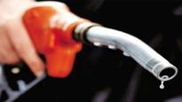 Petrol and Diesel prices: శుభవార్త చెప్పిన కేంద్రం.. పెట్రోల్, డీజిల్ ధరలు తగ్గింపు..