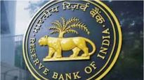 RBI News: బ్యాంకుపై ఆర్‌బీఐ భారీ జరిమానా.. మార్కెట్లో స్టాక్ క్రాష్.. నిరాశ..