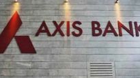 Axis Bank: యాక్సిస్ బ్యాంక్ స్టాక్ భారీ క్రాష్.. నిపుణుల సూచన ఇదే..?
