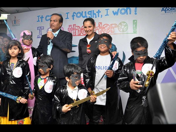 చిన్నారులతో సానియా