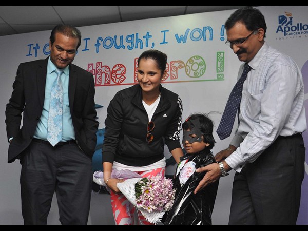 చిన్నారికి సానియా అభినందనలు