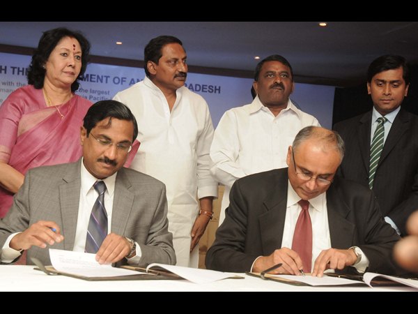 ఎఓయూపై సంతకాలు