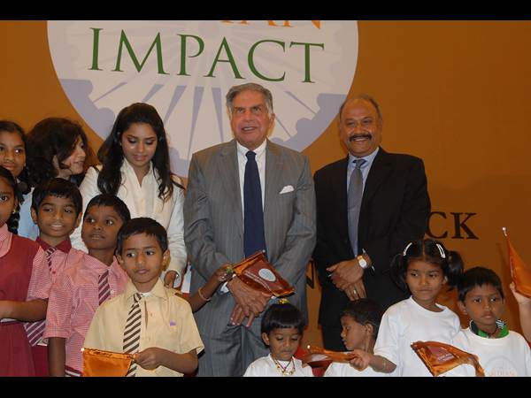 చిన్నారులతో టాటా